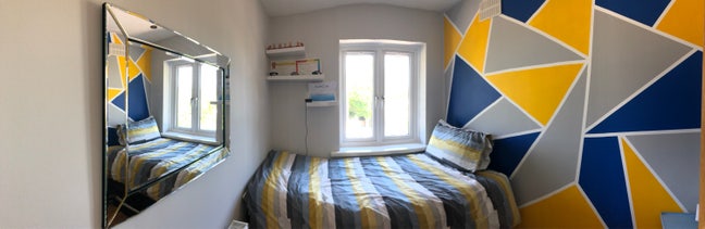 Single room in a beautiful home  Main Photo