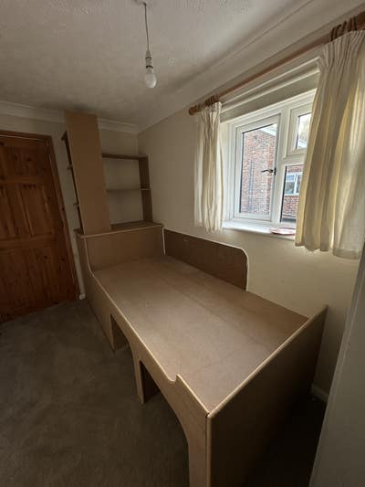 Single room available near town Main Photo