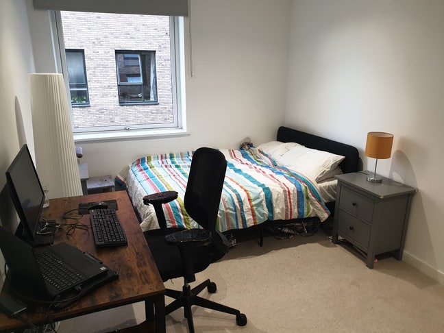 Spacious Ensuite Room in Modern Large Duplex Flat Main Photo