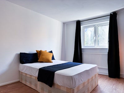 Double Room in Quiet House Next to Notting Hill Main Photo