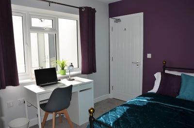 Fabulous House Share for Young Professionals Main Photo