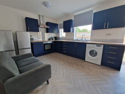  Modern 4-Bed Professional Shared Fully Furnished  Main Photo