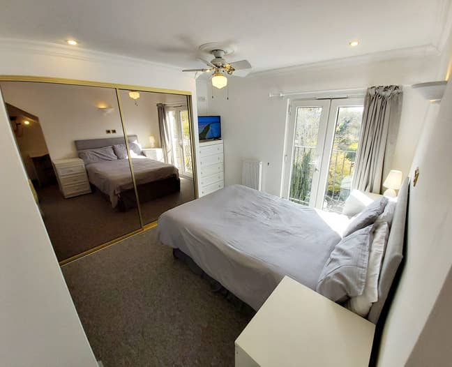 Immaculate, Large En-Suite Room  All Bills Inc Main Photo