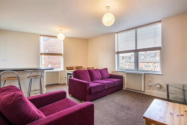 Double room to rent S11 Main Photo