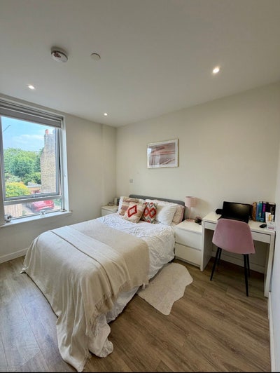 Ensuite double bedroom available in Putney Main Photo