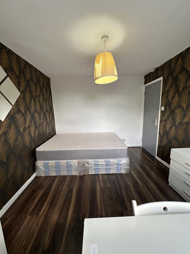 Double Room At Mile End All bills included  Main Photo