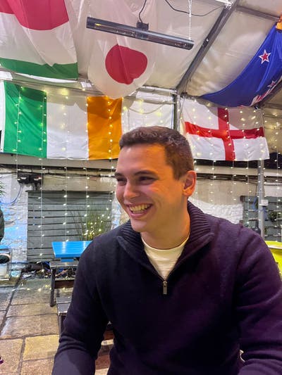 Two tidy professionals looking for summer let! Main Photo