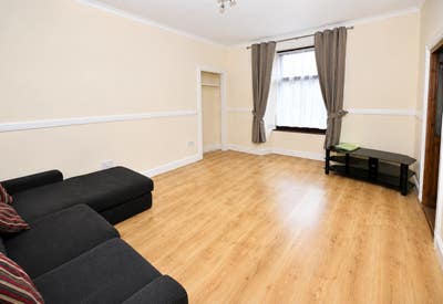 One bedroom flat on Rosefield St. DD1 5PP to let Main Photo