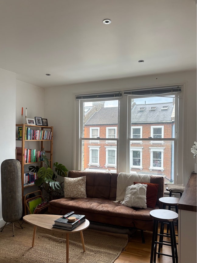 One bedroom in a 3-bedroom flat - Tufnell Park Main Photo