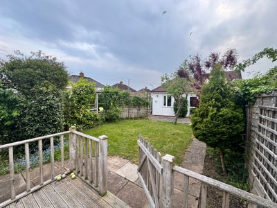 Spacious Double Room + Gardens, Near Centre Main Photo