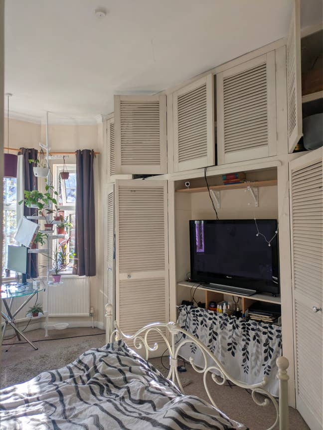 Large double room with bayonet window  Main Photo