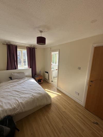 Spacious En-suite room  Main Photo