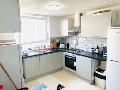Single Room Double Room immediately available  Main Photo