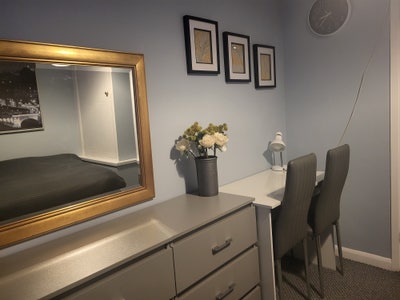 A fully furnished room. Main Photo