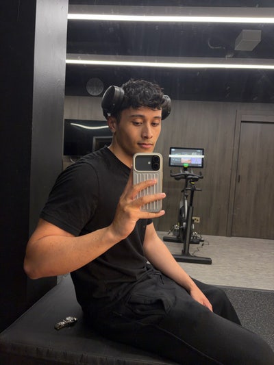 25 year old professional looking to buddy up Main Photo