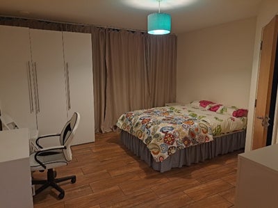 En-suite Room with Balcony - Short-let Considered  Main Photo