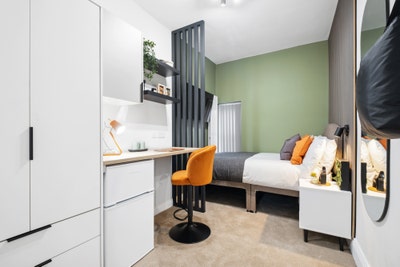 Stunning Double bedroom Coming Soon Main Photo