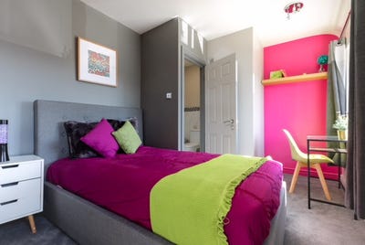 Enermous & bright en-suite double bedroom Staines Main Photo
