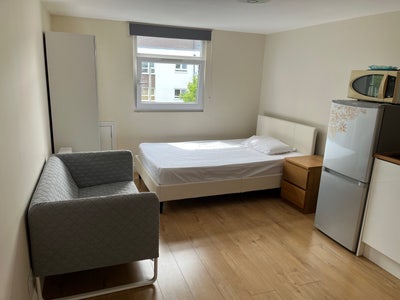Bright clean Mini studio room  Main Photo