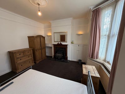 Very Large Double Room - &pound;500 per Month Main Photo