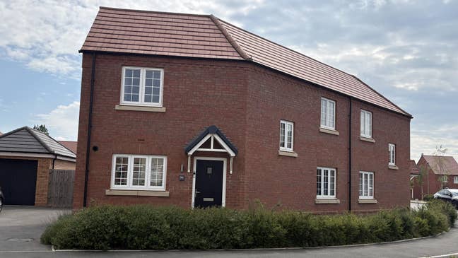 🏡 Modern 3-Bedroom House Share in Duston, Northam Main Photo