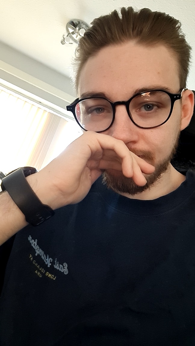Professional Male seeks a single or double room Main Photo