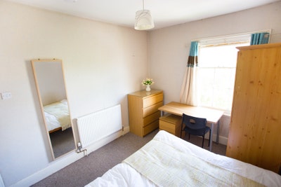 🏡4 great bargain rooms, close to city,  Inclusive Main Photo