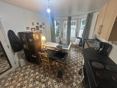 Studio Flat in West Kensington Main Photo
