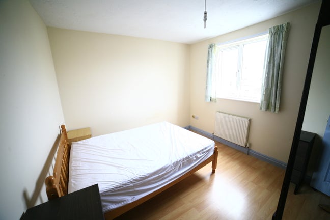Spacious 3-Bed House with Sunroom Main Photo