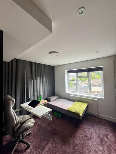 One Double Room in a 5 Bed House Main Photo