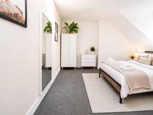 Spacious Rooms in a Shared House - With Cleaning  Main Photo