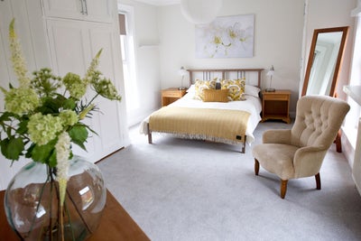 Beautiful light room in a house share  Main Photo
