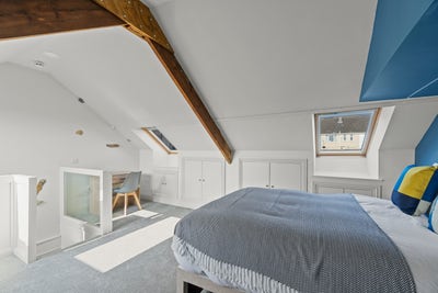 Neath Rd, Gorgeous double attic room! Main Photo