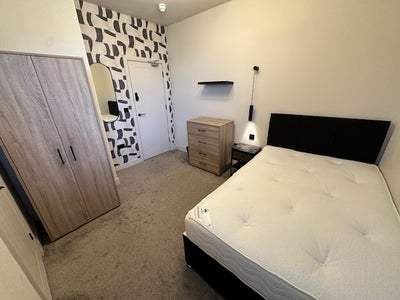 Stylish En-Suite Room Available in Small HMO  Main Photo