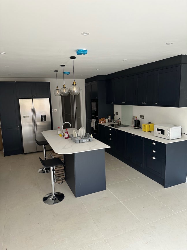 *Beautiful & Modern house share. BiILLS INC* Main Photo