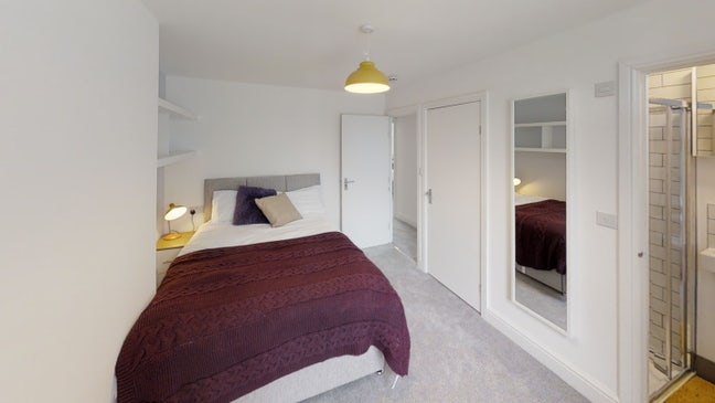 Ensuite Room on Gloucester Road Main Photo