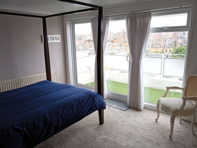 Large suite, top floor flat, seafront Main Photo