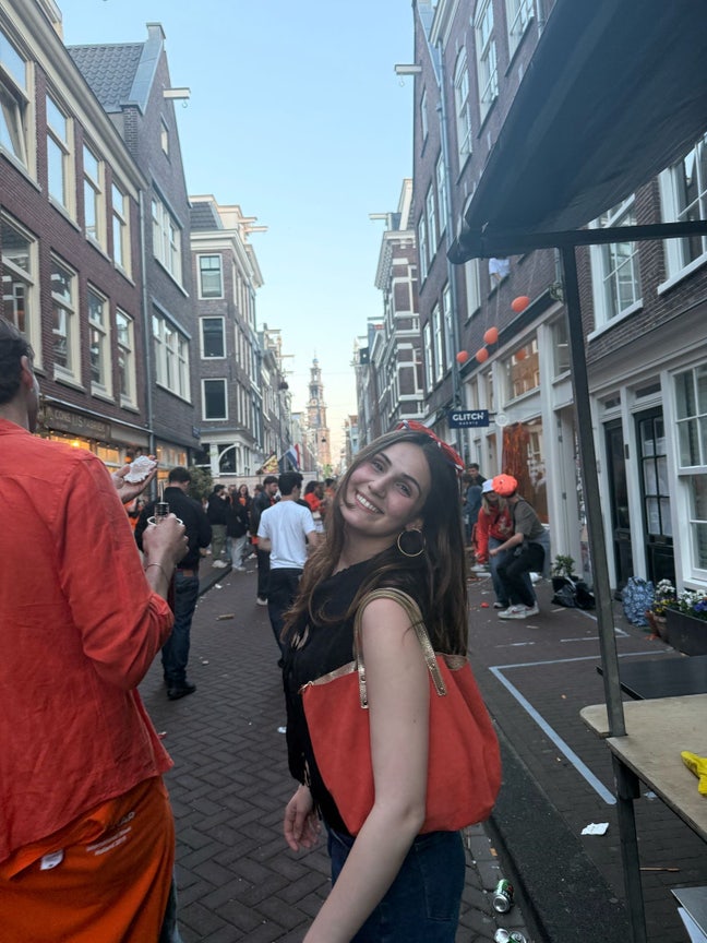 Summer student at CSM looking for 3 week stay Main Photo