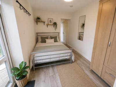 Modern 1-Bedroom Studio Apartment To Rent Main Photo