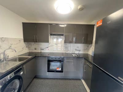 Newly Refurbished  3 bedroom flat  in Croydon  Main Photo