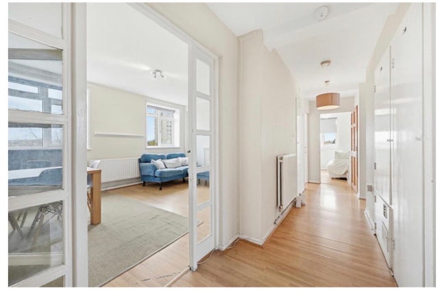 Join our cute Nine Elms flat :)  Main Photo