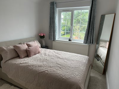 Room to Rent in Beautiful Quiet House Main Photo