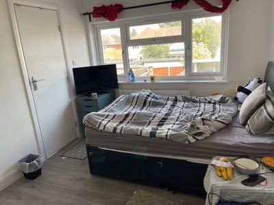 One large double room with en-suite for Rent Main Photo