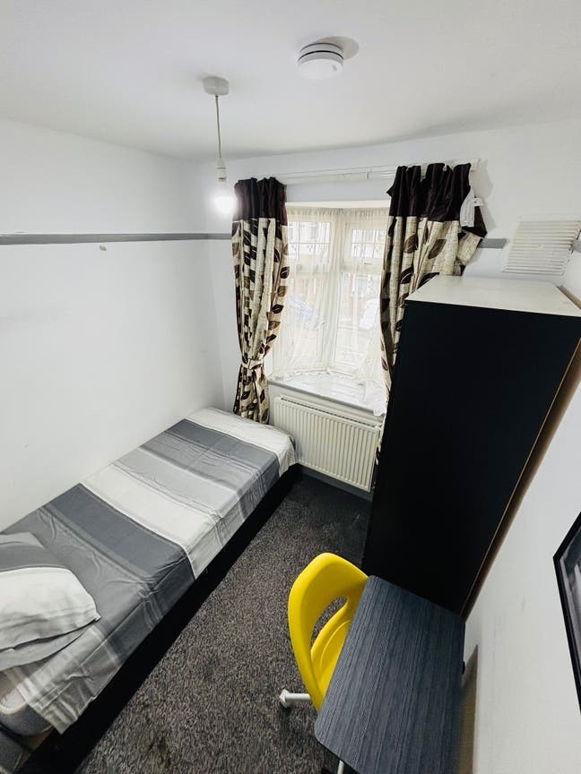🚿 Modern Single Room Near Tooting Station 📍 Main Photo