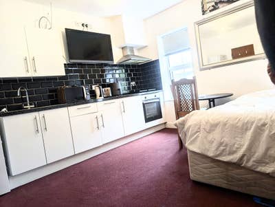 Spacious Studio Flat | All Bills Included  Main Photo