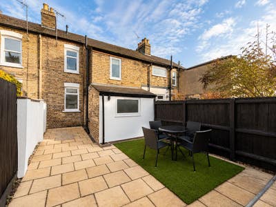Brand New Double Room 🤎 Walk To Train Station CB1 Main Photo
