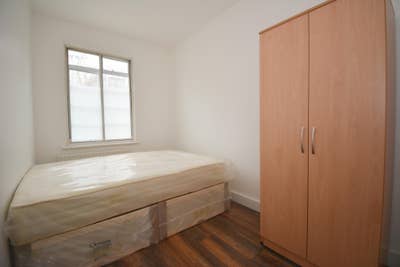 Small Double Room in Ealing Broadway  Main Photo