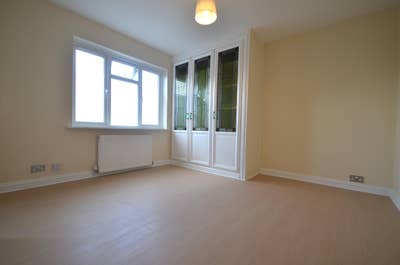 Large Double Room - Heathrow Main Photo