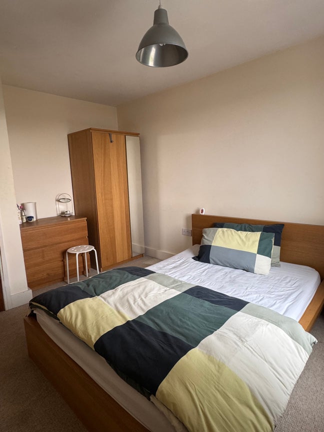 Modern double room in the heart of Cardiff Bay. Main Photo