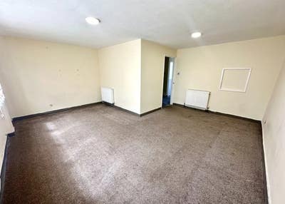 3 bed end terrace house to rent Heston Main Photo